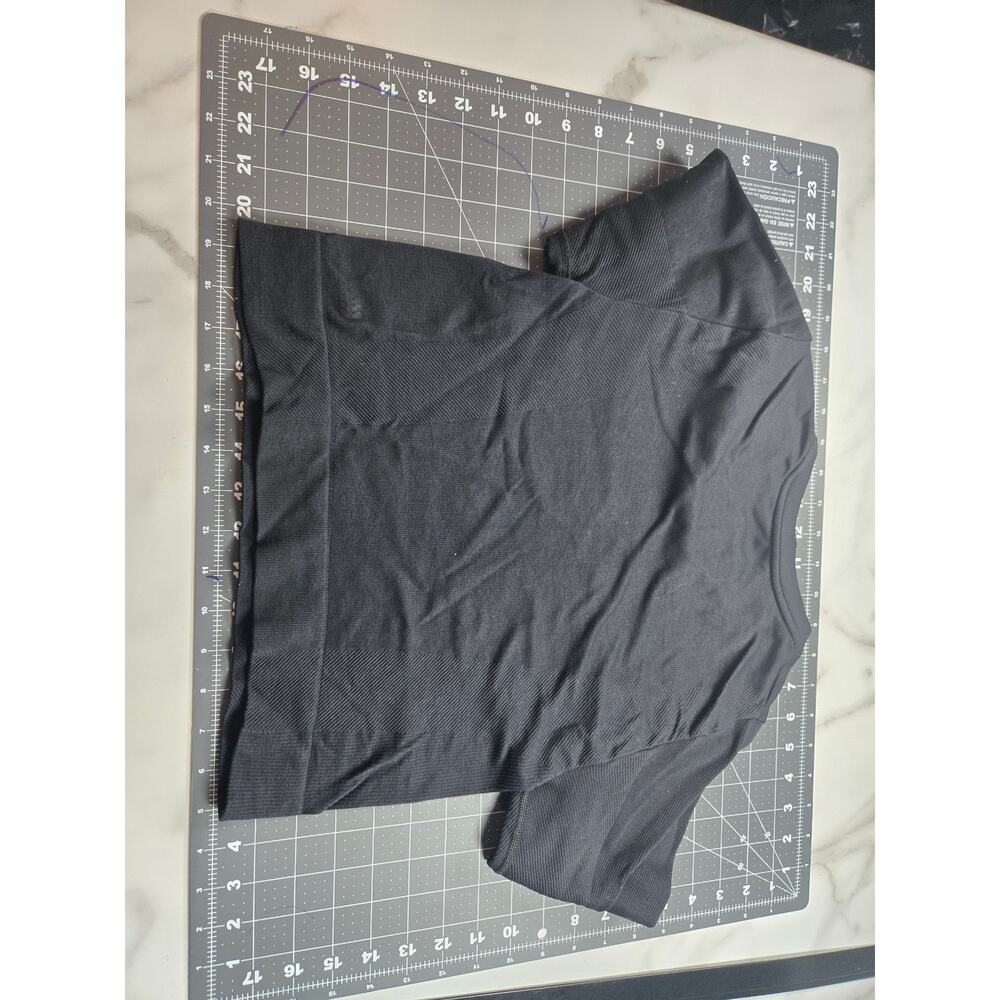 Black All in Motion Long Sleeve Half Shirt With long  sleeves  Size Medium